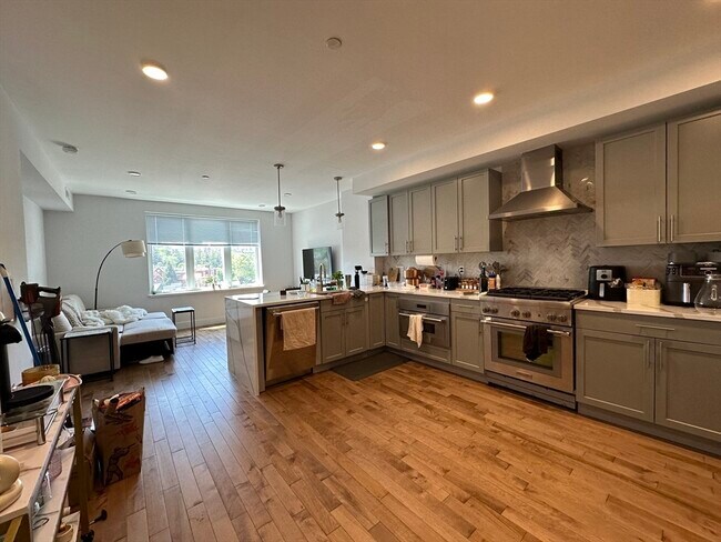 Building Photo - 50 Hichborn St