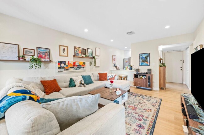 Building Photo - 830 SW 9th St Cir