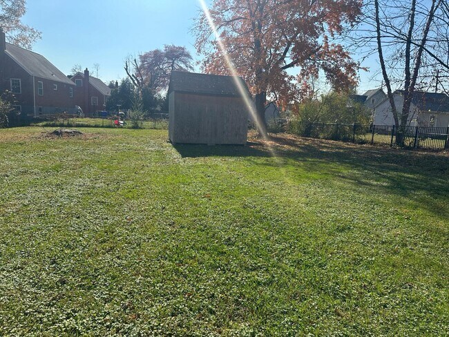 Building Photo - 4915 Tecumseh St