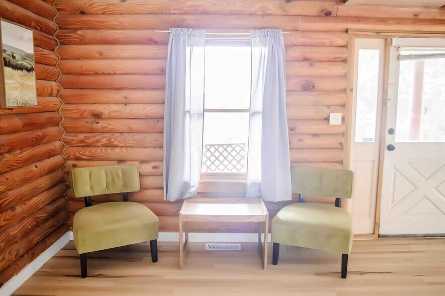 Building Photo - 264 Oak St