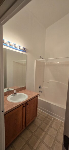 Building Photo - 990 Kenbar St