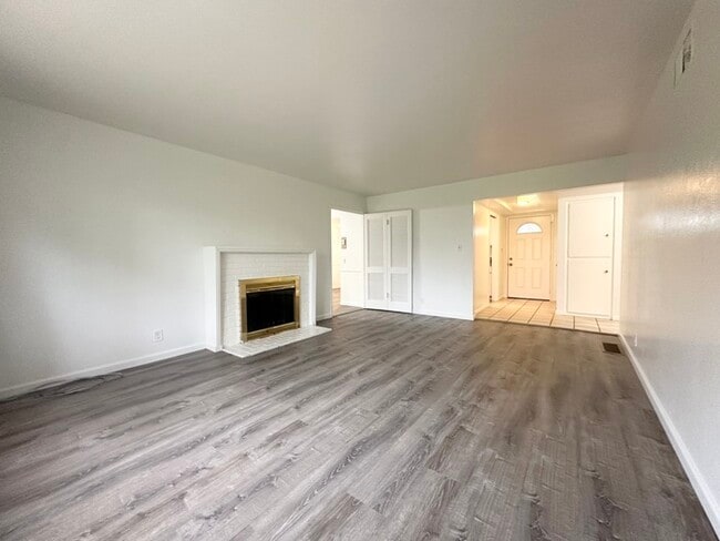 Building Photo - Updated 3 Bedroom 1.5 Bathroom Home in Desirable Arden Park!