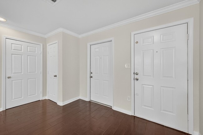 Building Photo - 6115 Shadow Isle Ln