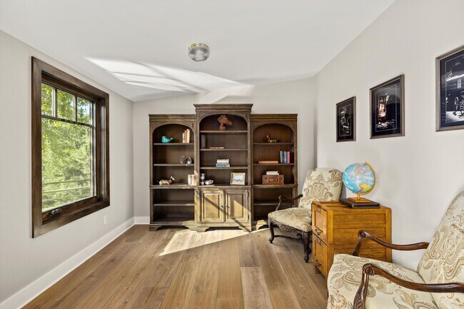 Building Photo - 641 Pinon Dr