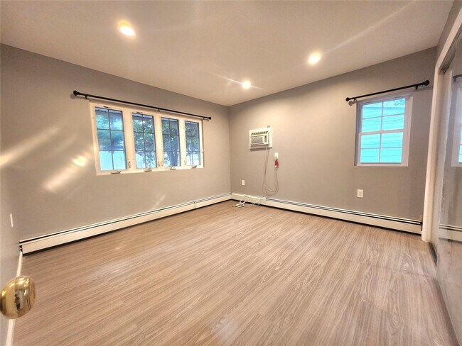 Building Photo - 18 Bamboo Ln
