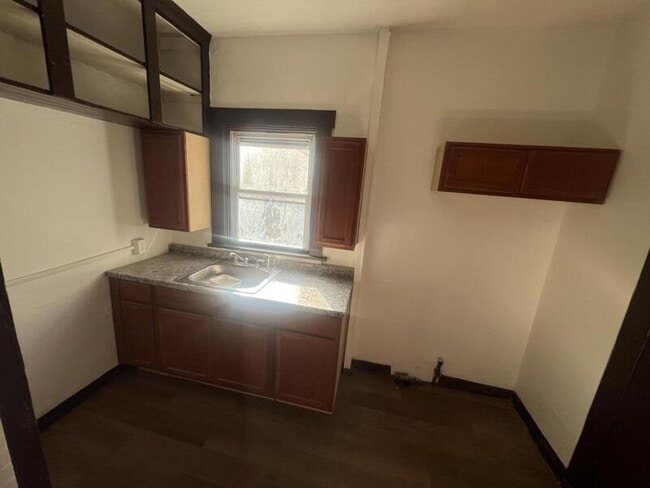 Building Photo - 213 Flint St