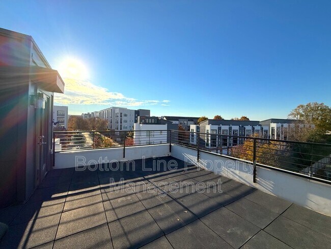 Building Photo - 118 W Poindexter Dr