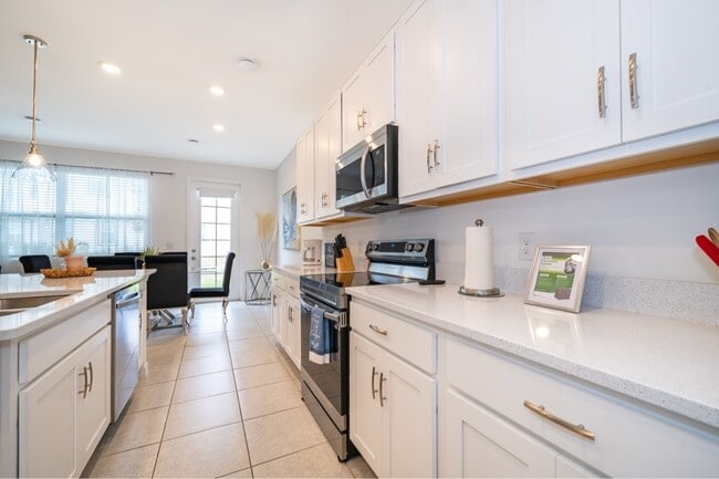 Building Photo - 1013 Plantation Ln