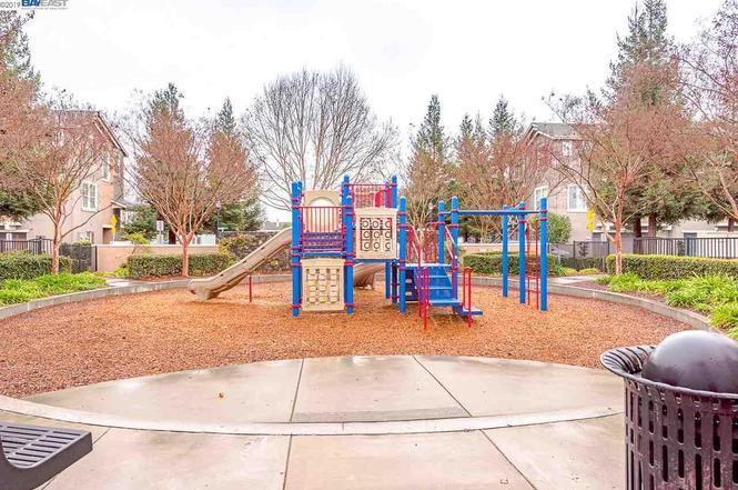 Building Photo - 37421 Glenbrook Ter