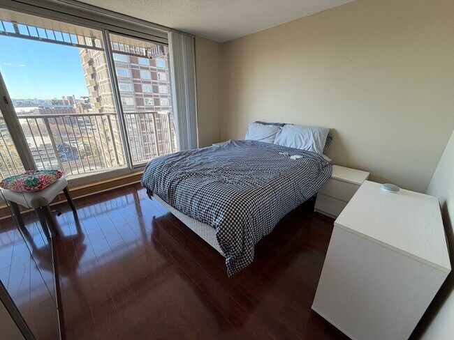 Building Photo - 10 Museum Way