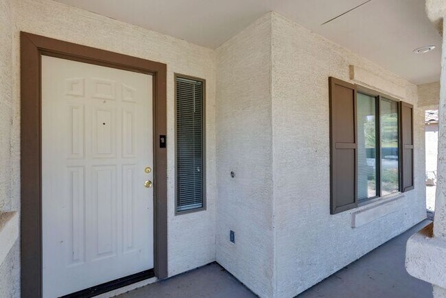 Building Photo - 740 E Mule Train Trail
