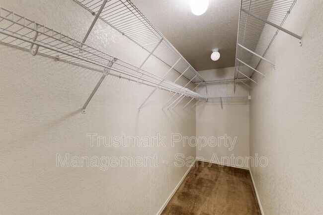 Building Photo - 7927 Horse Hollow