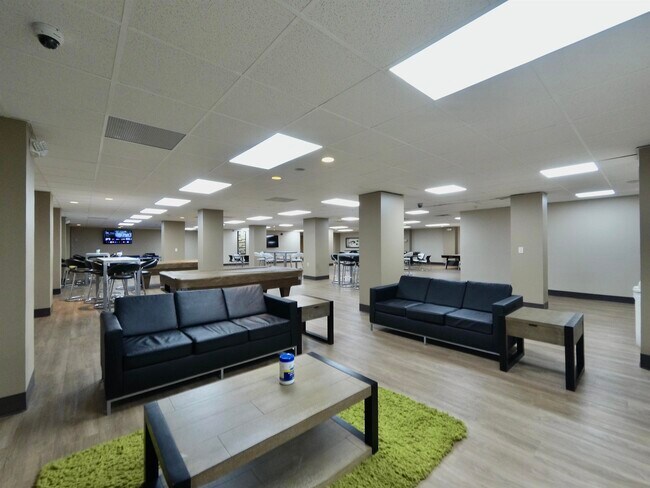 Building Photo - 1009 Harmon Cove Tower