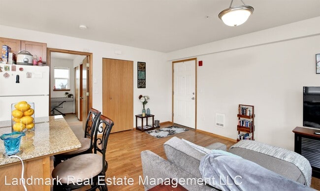 Building Photo - 611-631 Paloma Ln