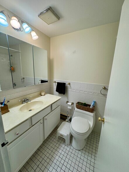 Building Photo - 382 Ocean Ave