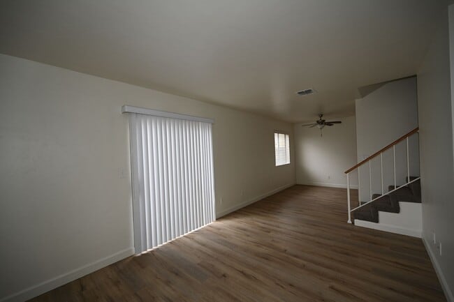 Building Photo - Spacious 3 Bed / 2.5 Bath Townhome in Gated Community – El Cajon