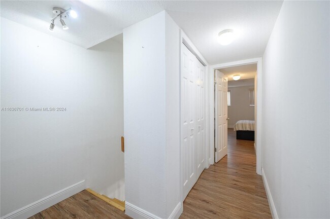 Building Photo - 1141 SW 105th Ave