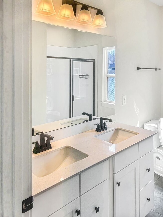 Building Photo - Modern Comfort & Style in a Prime Richmond Location