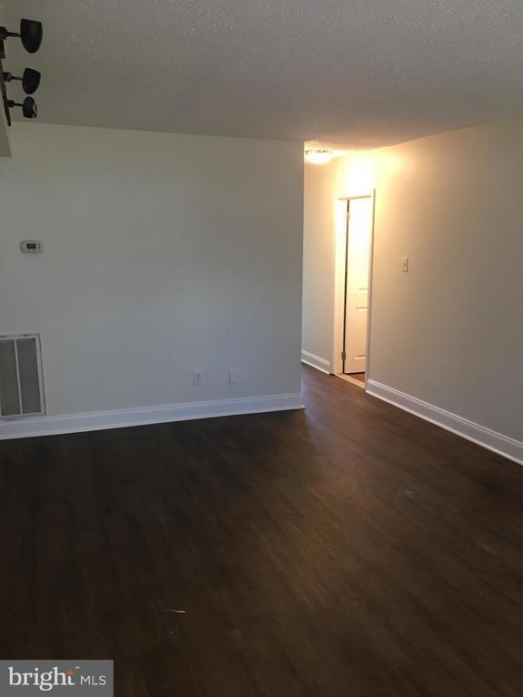 Building Photo - 12 Reliance Ct