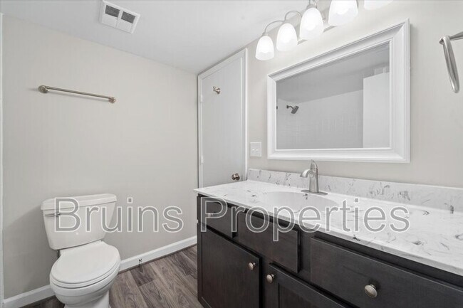 Building Photo - 1504 Benjamin Pkwy