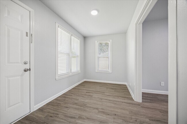 Building Photo - 5139 Enyart St