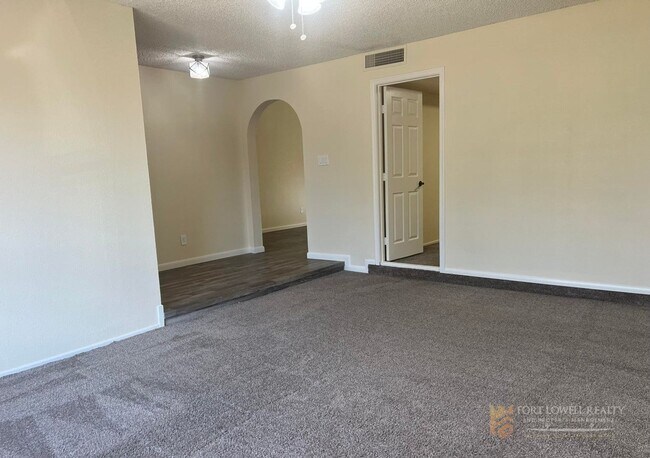 Building Photo - Coming Soon! 3 Bed/2 Bath home in Glendale! Located in an HOA! (Available on 05/15/26)