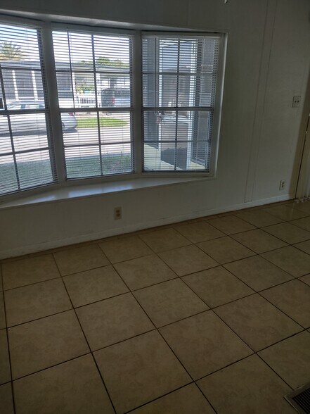 LIVING ROOM - 6120 Biscaya Ave