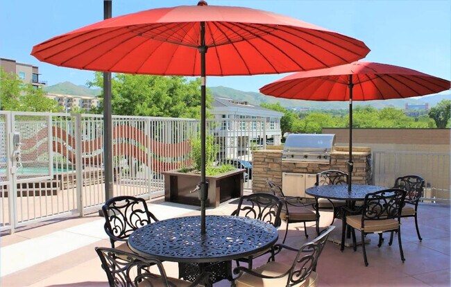 Building Photo - 460 E 400 S