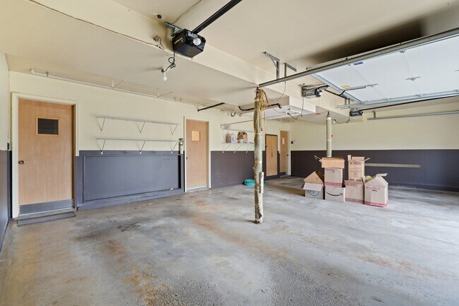 Building Photo - 537-541 N Edgelawn Drive Unit 541