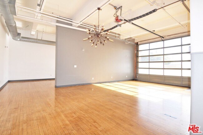 Building Photo - 1850 Industrial St