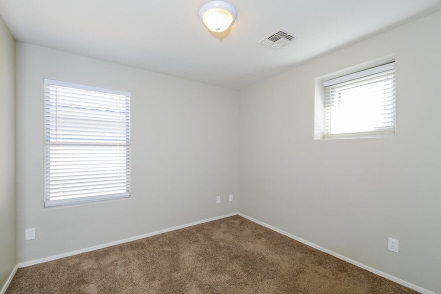 Building Photo - 8550 N 63rd Dr