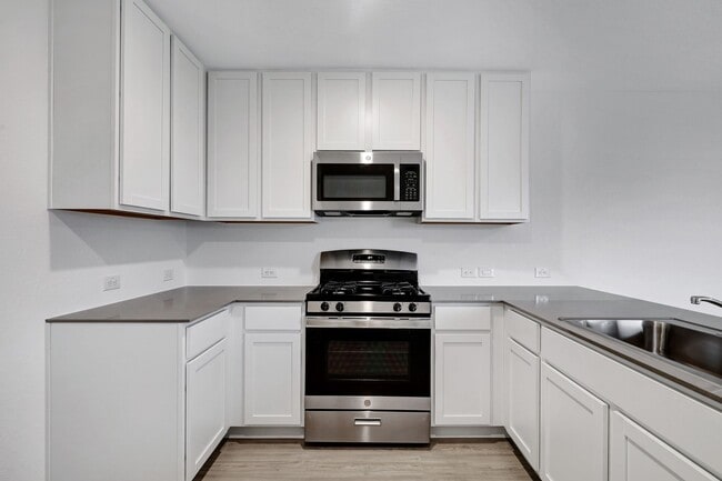 Building Photo - ***APPLICATION CURRENTLY UNDER REVIEW*** MOVE IN SPECIAL, ONE WEEK FREE***Open Concept Home in Wa...