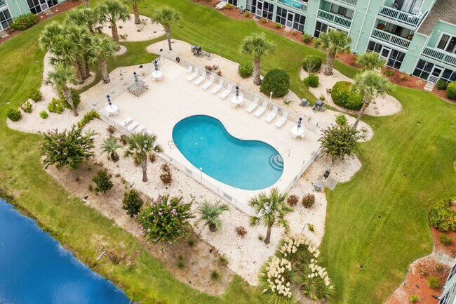 Building Photo - First Floor Seasonal Rental Available December 1, 2025-June 30, 2026-Golf Colony 40S