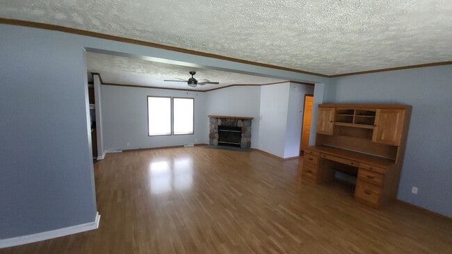 Building Photo - Bright & Spacious 3-BR Retreat on Huge Lot...