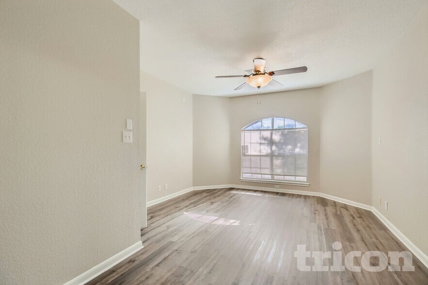 Building Photo - 12430 Canyon Ct