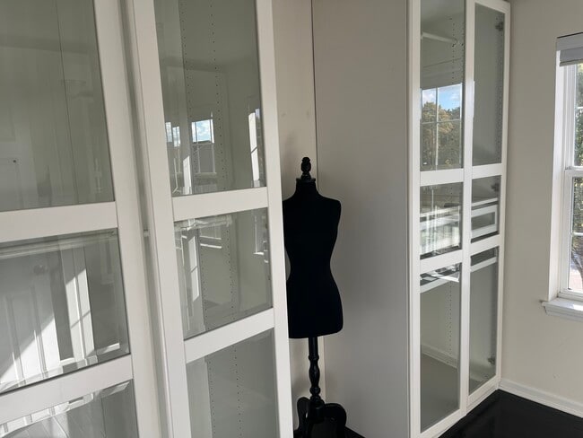 Building Photo - 16W764 Hawthorne Ct