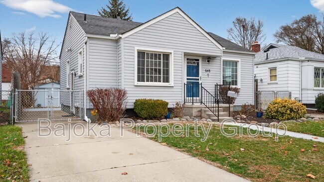 Building Photo - 648 Mayflower Ave