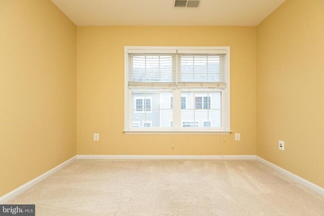 Building Photo - 1206 Maple Grove Ln