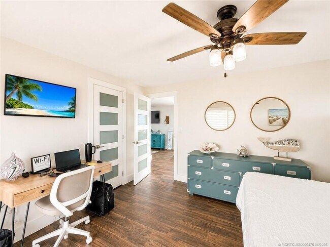Building Photo - 10044 S Ocean Dr