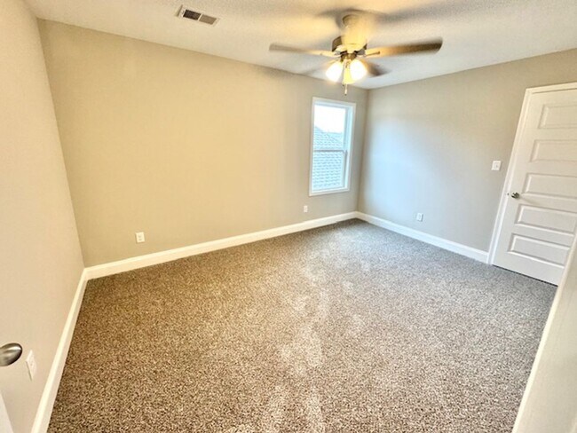 Building Photo - RosalieWoods568