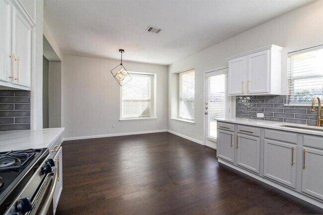 Building Photo - 9628 Beechnut Dr