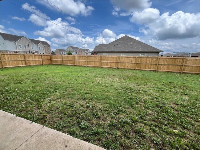 Building Photo - 201 Willow Dr