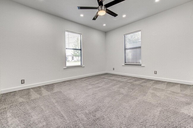 Building Photo - 3205 Bengston St