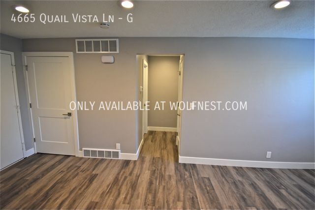 Building Photo - Remodeled 1 Bed Millcreek Condo! No Deposi...