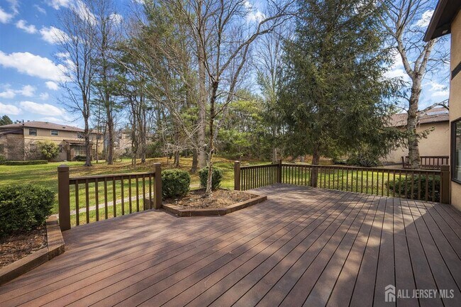 Building Photo - 470 Sayre Dr