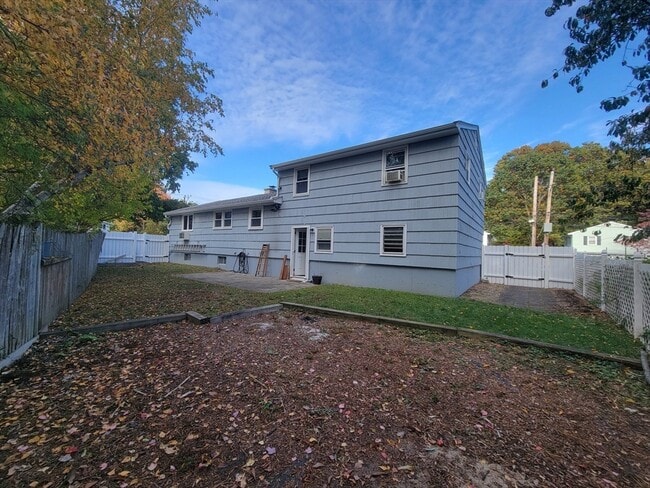 Building Photo - 5 Greenleaf Cir