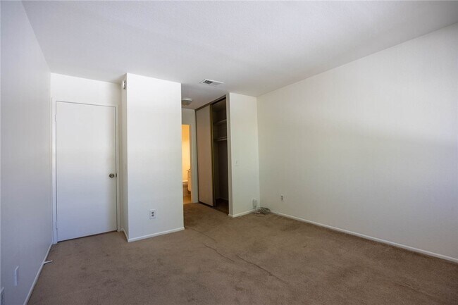 Building Photo - 2321 S Magnolia Ave