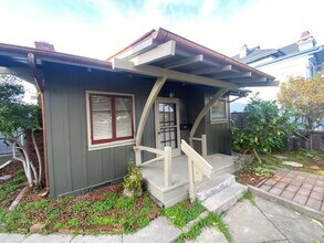 Building Photo - Cozy Pacific Grove Cottage