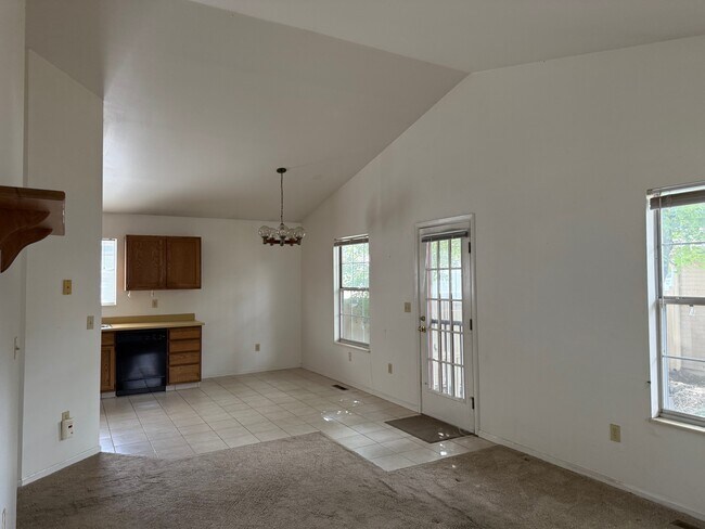 Building Photo - 1190 Niagara Dr