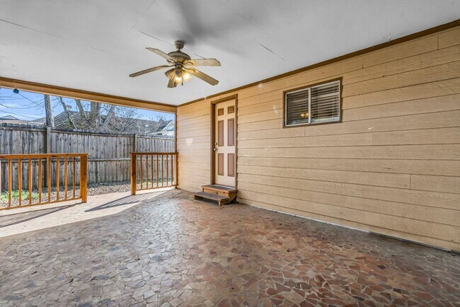Building Photo - 2 bed/1 bath apartment
